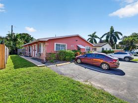 2420 SW 18th Ter, Fort Lauderdale, FL