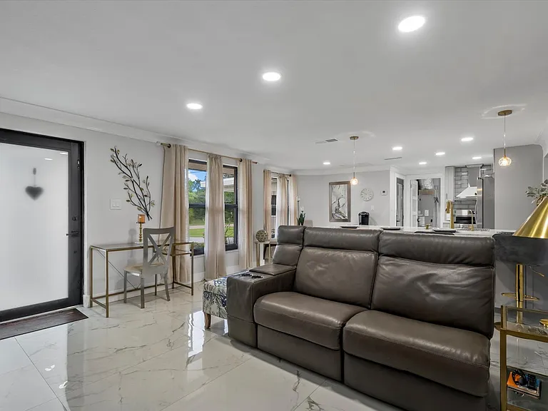 440 Glengary Cir — Photo 6