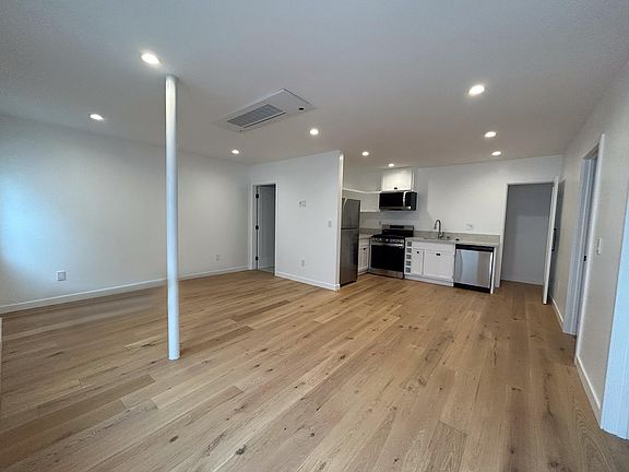 3rd image of 410 California Ave #8