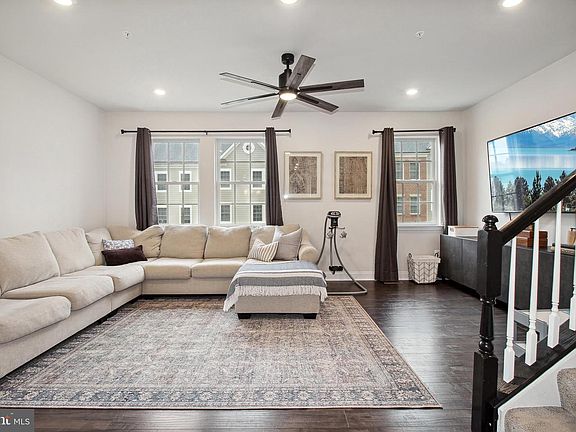 5th image of 967 Sperry Way