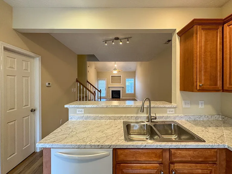 3060 Candlelight Dr — Photo 6
