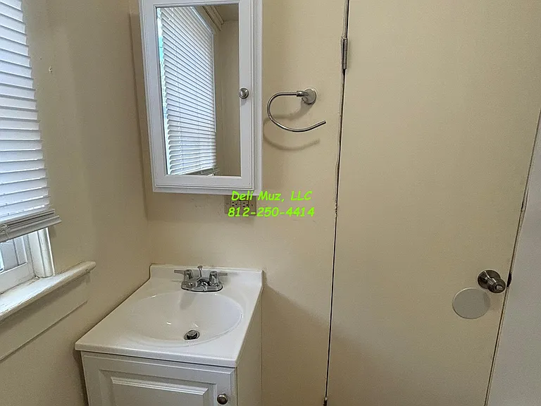 527 N Lemcke Ave — Photo 17