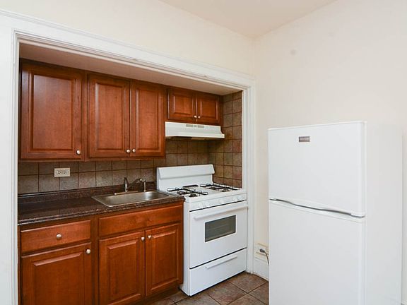 2nd image of 2737 N Spaulding Ave Unit 503