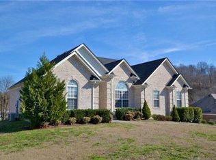 1002 Kellyn Ln, Hendersonville, TN 37075