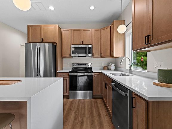 4th image of 602 Freeman Ave S