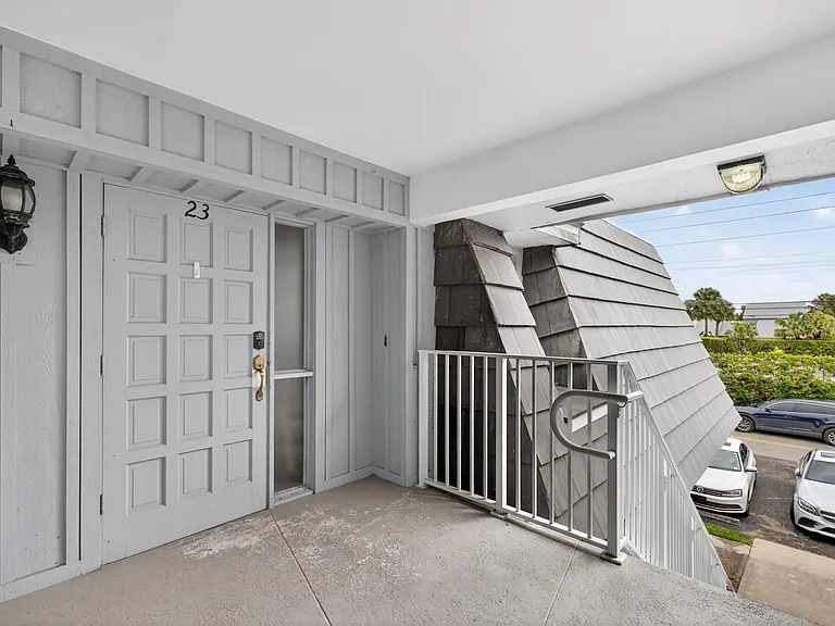423 Pine Tree Ct #23 — Photo 3