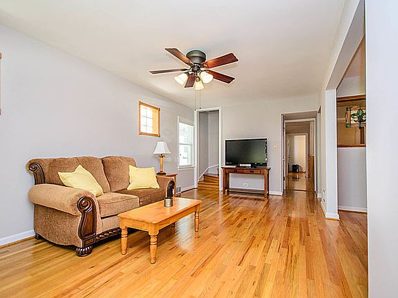 4th image of 6219 N Karlov Ave