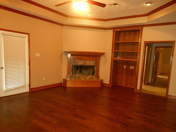 3rd image of 1112 W Diamond Cir