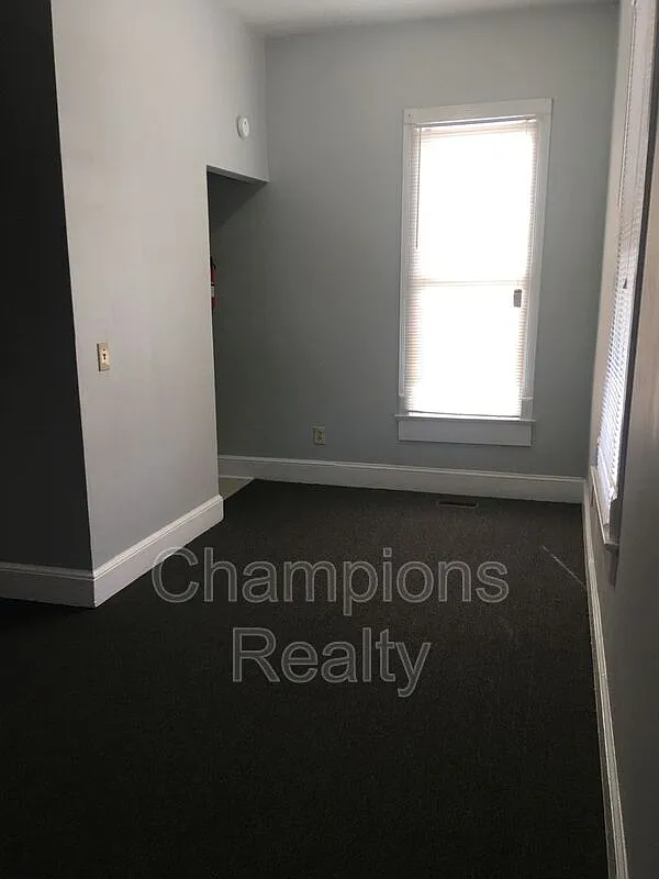 2 bed, 1.0 bath, $900 — Photo 3