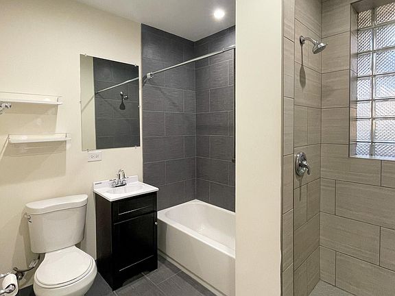 4th image of 2508 W Shakespeare Ave #1