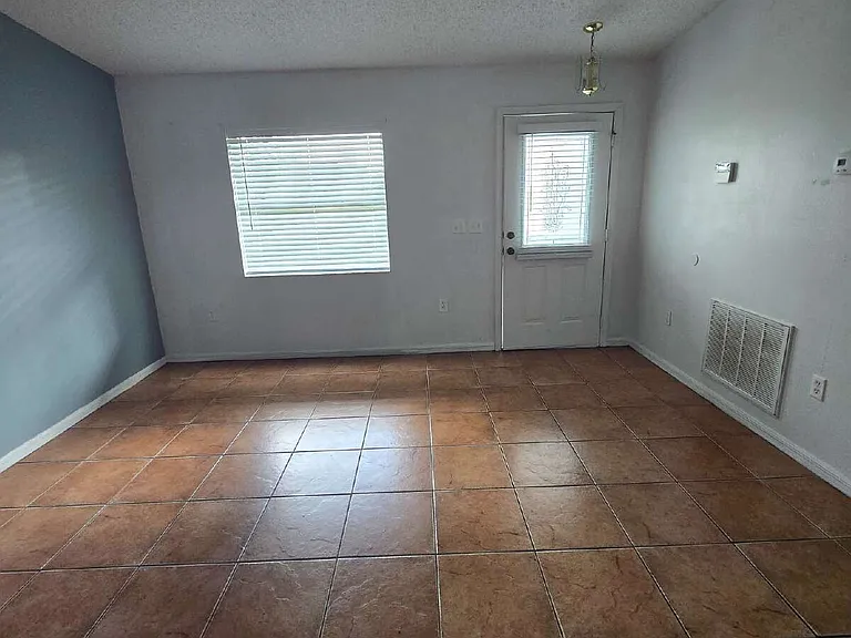 5085 Courtland Rd — Photo 7