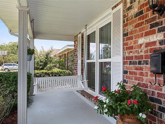 3rd image of 405 Glenmeade Ct