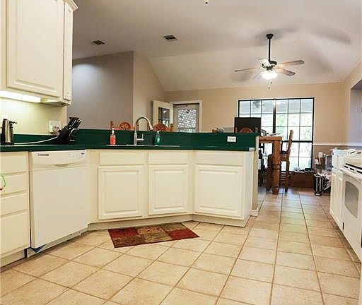 5th image of 804 Oak Dr