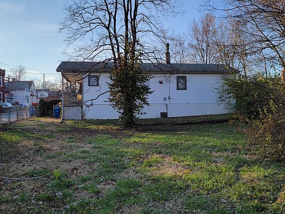 3rd image of 141 E Cartwright Ave