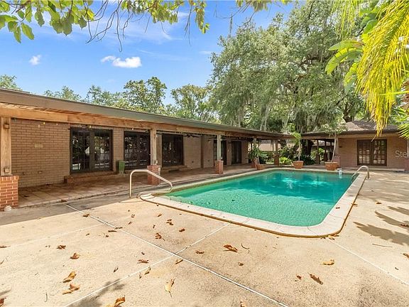 2nd image of 206 Courtland Cir