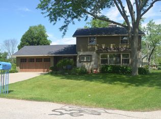 7919 N Boyd Way, Fox Pt, WI 53217