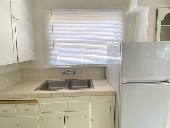 5th image of 1040 E Appleton St #11047958