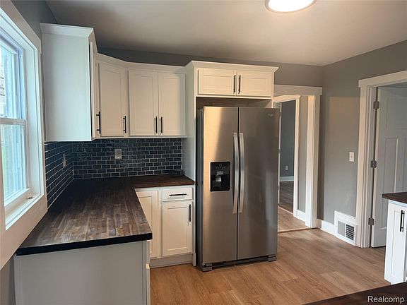 3rd image of 106 W Cornell Ave