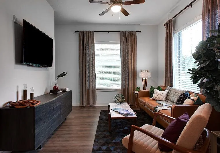 7600 Kirby Dr — Photo 20