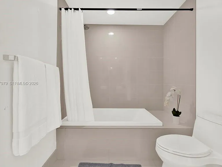 45 SW 9th St #1609 — Photo 20