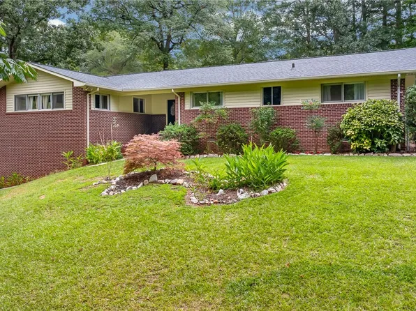 824 N Andover Dr, Walhalla, SC 29691