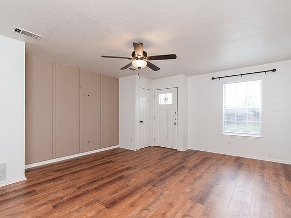 3rd image of 1213 Fox Creek Dr