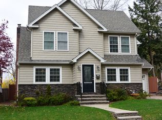 677 Ray Ave, Ridgefield, NJ 07657