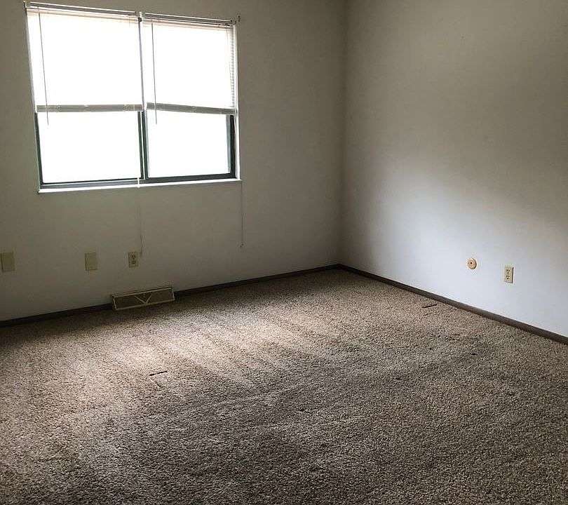 2nd image of 13053 Walnut Pt APT D5