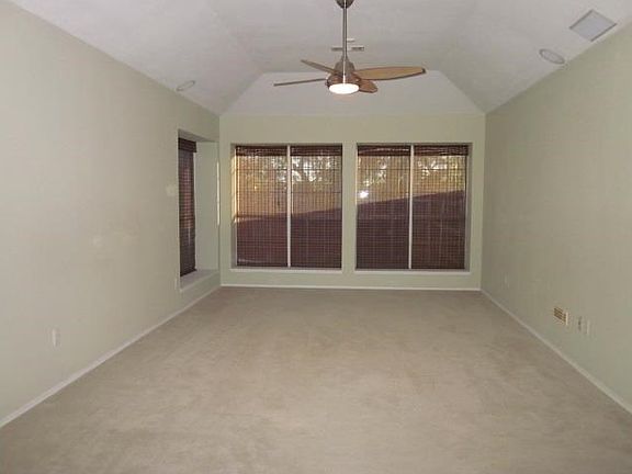 3rd image of 501 Vicki Ln