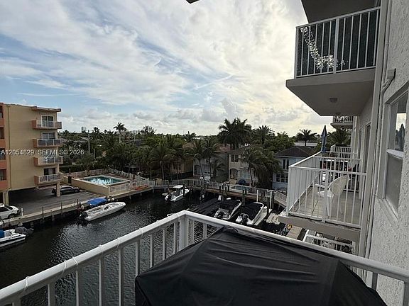 5th image of 3536 NE 168th St APT 403