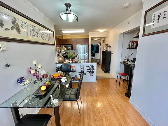 4th image of 813 Agnes St #1105