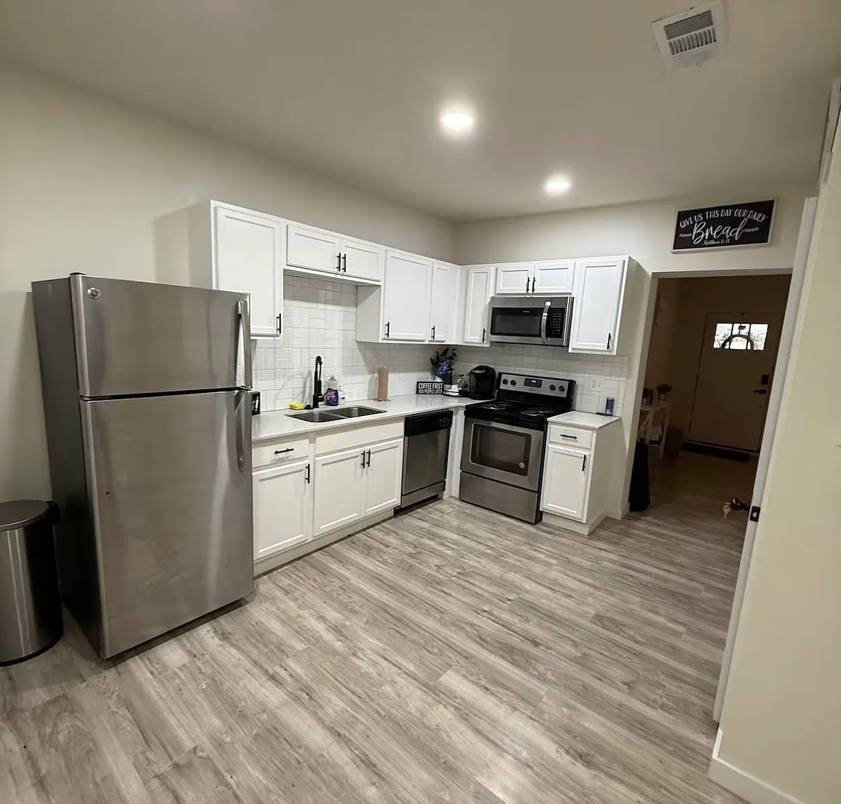 3 bed, 1278 sqft, $2,300 — Photo 4