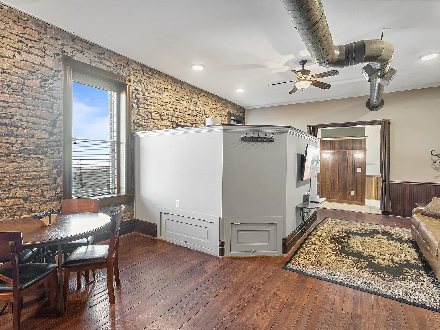 118 SW 8th Ave Lofts and Airbnb's - 302 — Photo 4