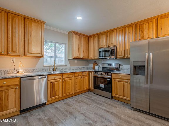 5th image of 412 Rule St