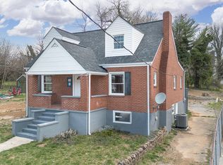 1215 Crescent St NW, Roanoke, VA 24017
