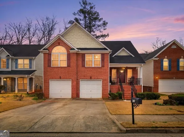 4650 Parkview Walk Dr, Lilburn, GA 30047