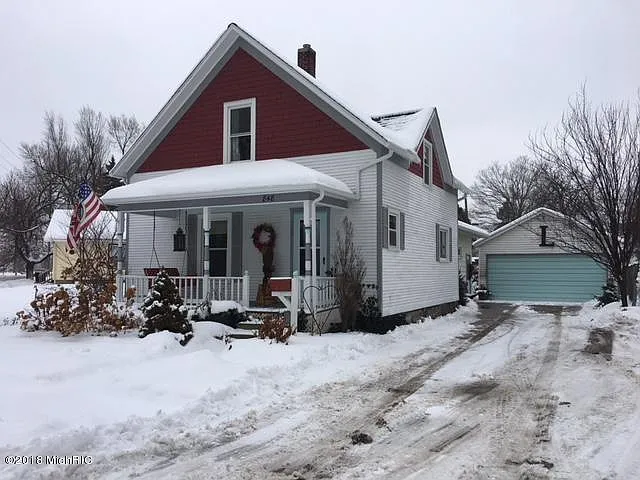 848 E Bond St photo 1