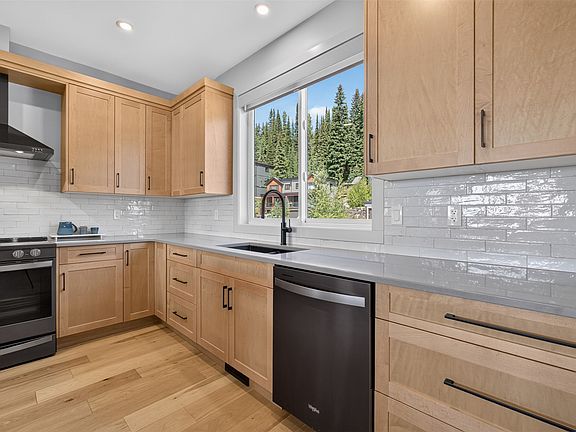 3rd image of 9823 Cathedral Dr