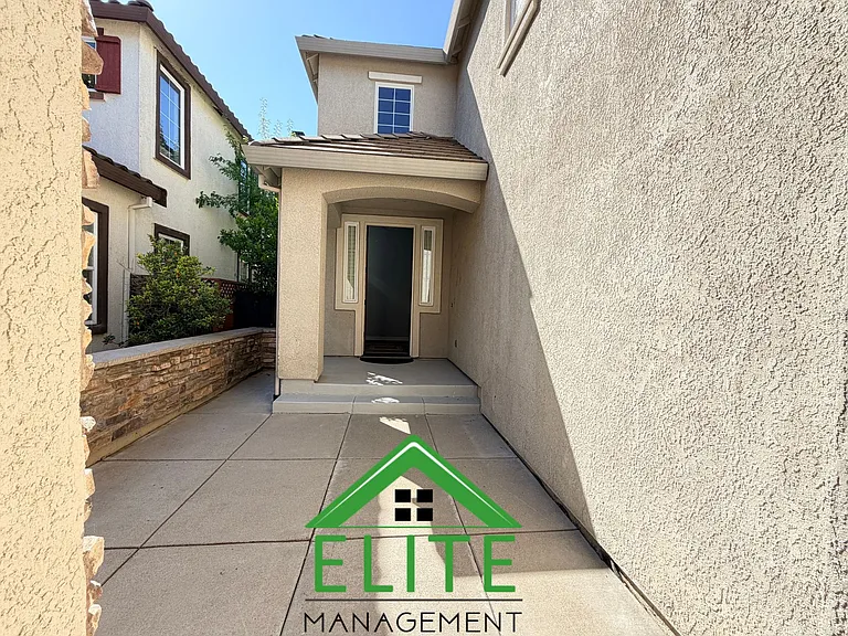 2764 Rogue River Cir — Photo 3