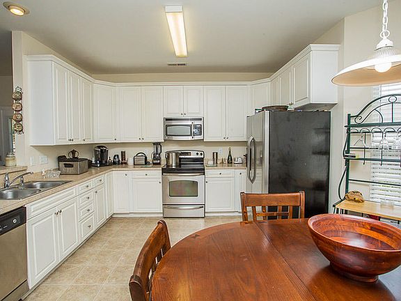 5th image of 2914 John Cabot Dr