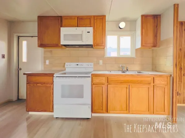 340 E 8 N Trailer 7, Mountain Home, ID 83647