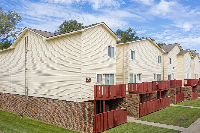 Cedarwood Apartments — Photo 18