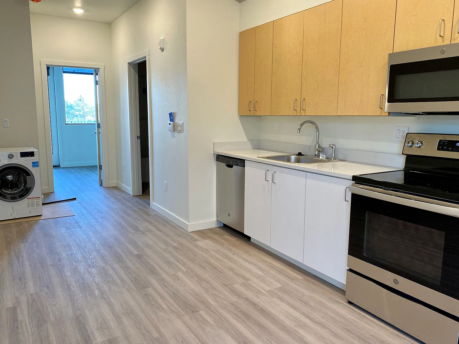 1 bed, 550 sqft, $1,595 — Photo 2