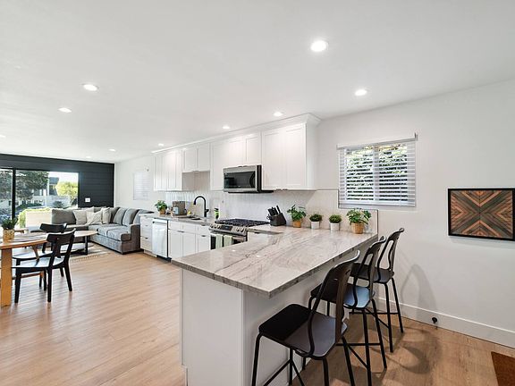 2nd image of 2138 Reed Ave