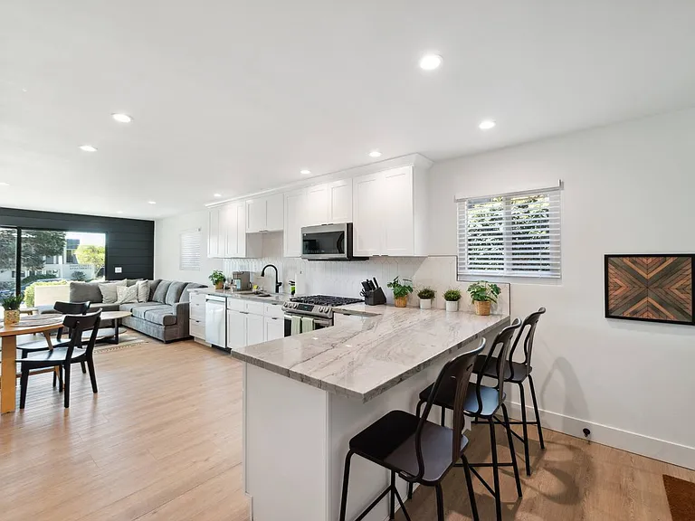 2138 Reed Ave — Photo 2