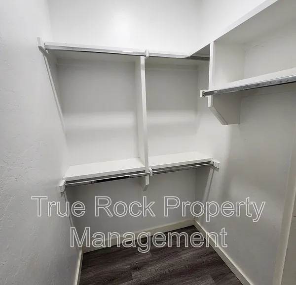 219 S Hope St — Photo 6