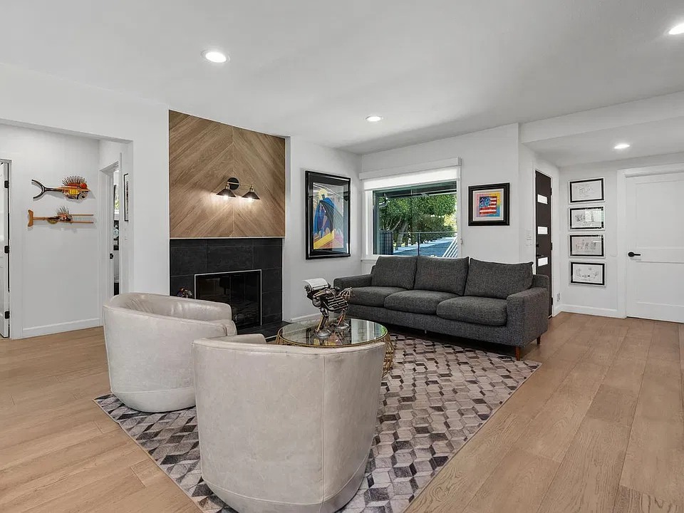 3304 Shelby Dr