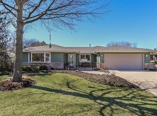 312 S Knollwood Dr, Schaumburg, IL 60193