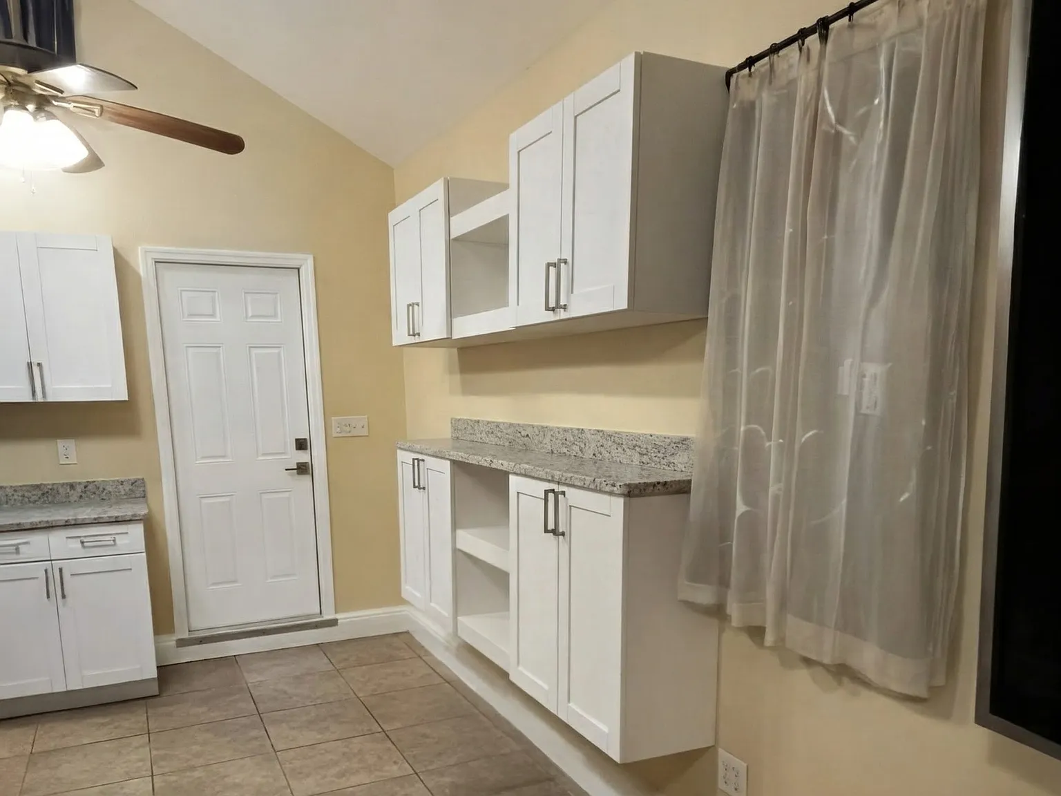 Studio, 484 sqft, $1,895 — Photo 2