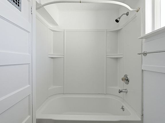 5th image of 1534 Mariposa St #1534